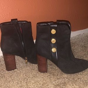 Tommy Hilfigure booties with zipper and heel
